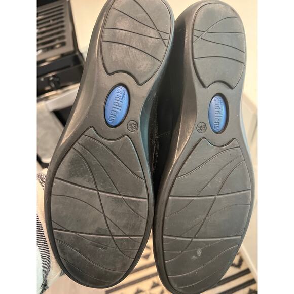 Cobbie Cuddlers size 8.5 black slip on flats shoes - Picture 3 of 3